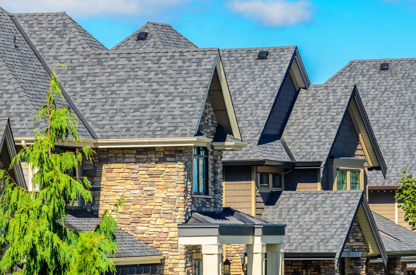 Quelle est la bonne saison pour la rénovation de toiture au Québec ?