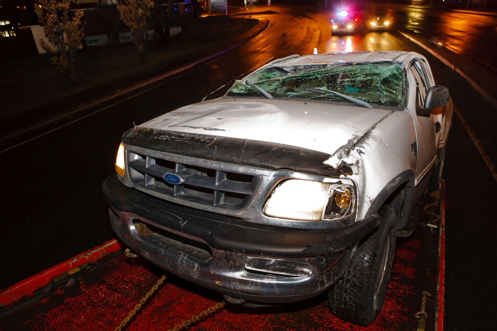Un automobiliste a perdu la maîtrise de sa camionnette et s’est retrouvé sur le toit, sur le boulevard Sir-Wilfrid-Laurier, à Beloeil.
