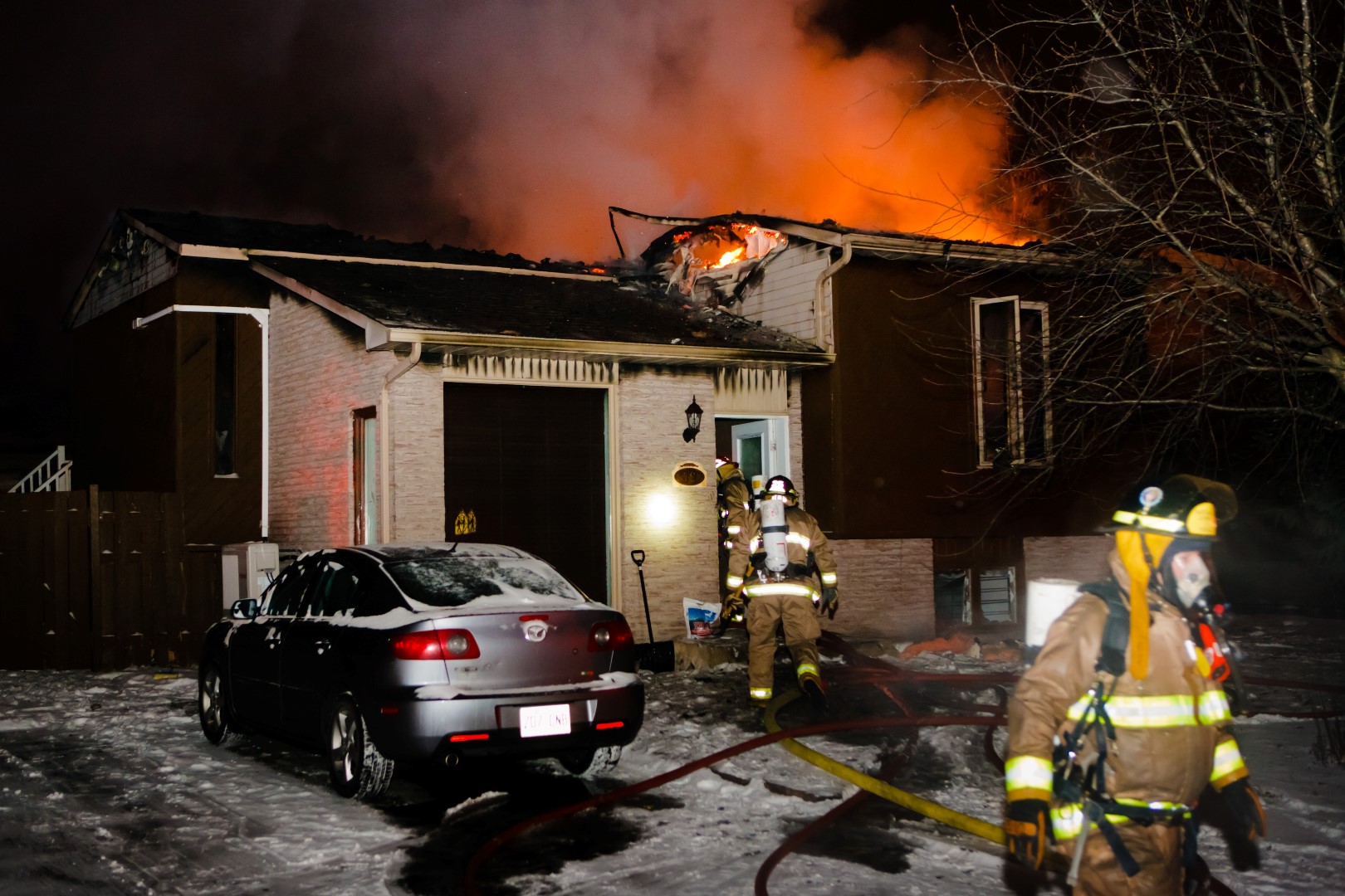 Un incendie a ravagé une résidence de la rue Latour, au coin de la rue des Pinsons, à Saint-Basile-le-Grand, le 6 janvier vers 17 h.