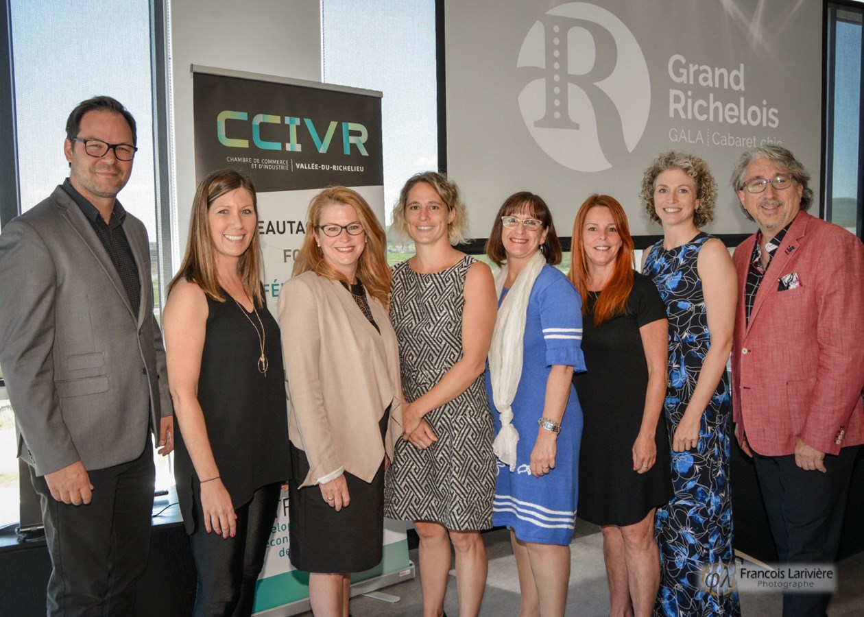 De gauche à droite sur la photo: Martin Dulac, maire de McMasterville, Karine Carrier, associée et vice-présidente de SDA3, Julie La Rochelle, directrice générale de la CCIVR, Me Marie-Claude Duval, présidente de la CCIVR, Diane Lavoie, mairesse de Beloeil et préfète de la M.R.C. de la Vallée-du-Richelieu, Francine Guay, attachée politique de Matthew Dubé, député de Beloeil-Chambly, Marie-Hélène Leboeuf, directrice du bureau de circonscription du député de Borduas, Marcel Aubin, présidente de SDA3