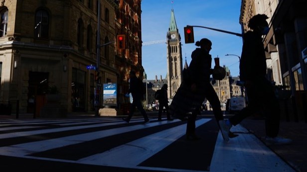 Des milliers de fonctionnaires fédéraux demandent à prendre une retraite anticipée
