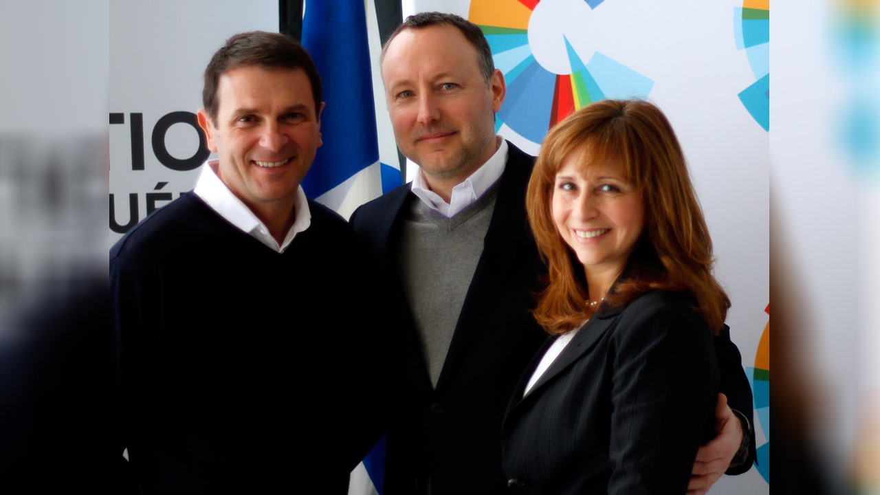 Jean-Bernard Émond (au centre), défendra les familles et la classe moyenne s'il est élu.