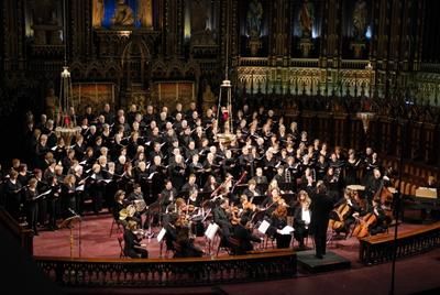 Le chef Michel Brousseau et l ensemble de la Basilique Notre-Dame, dont font partie les Chanteurs de Sainte-Thérèse, présentent le grand <i>Requiem</i> de Mozart depuis plus de dix ans. Crédit: Collaboration spéciale