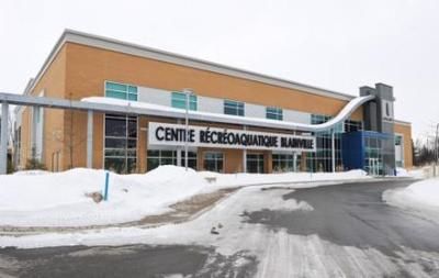 (Photo collaboration spéciale) Le 5 octobre 2007, la Ville de Blainville a reçu une subvention du gouvernement du Québec de l ordre 7,4 millions pour construire le Centre aquatique. La Ville a payé l autre moitié. Le Centre a donc coûté 14 847 000 $ avant que les coûts de réparations entrent en ligne de compte.