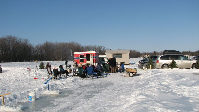 Les pêcheurs sur glace nécessitent beaucoup de matériel pour pratiquer leur sport d’hiver. Selon Percy Hofman, de limiter l’entrée des voitures leur amènera donc d’énormes désagréments .   