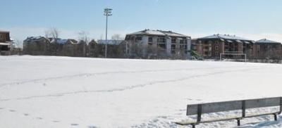(Photo Simon Dessureault) Le terrain de football de la Polyvalente Sainte-Thérèse est l endroit ciblé pour la construction d un stade d athlétisme.