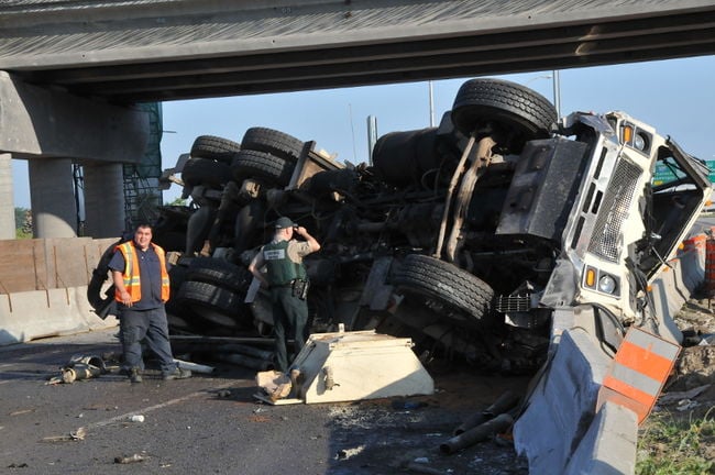 Le renversement d’un poids lourd cause la fermeture de l’autoroute 15 à Boisbriand