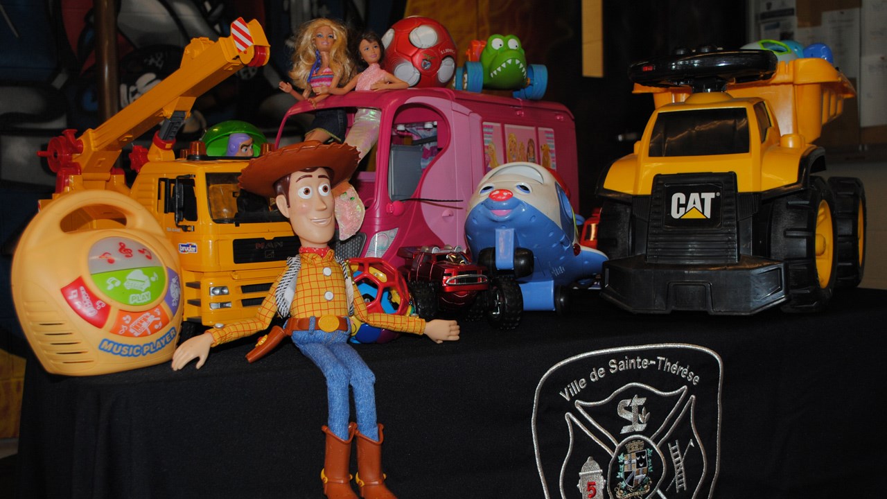 L'Association des pompiers de Sainte-Thérèse amasse des jouets usagés pour l'atelier de recyclage « Histoire de jouets »