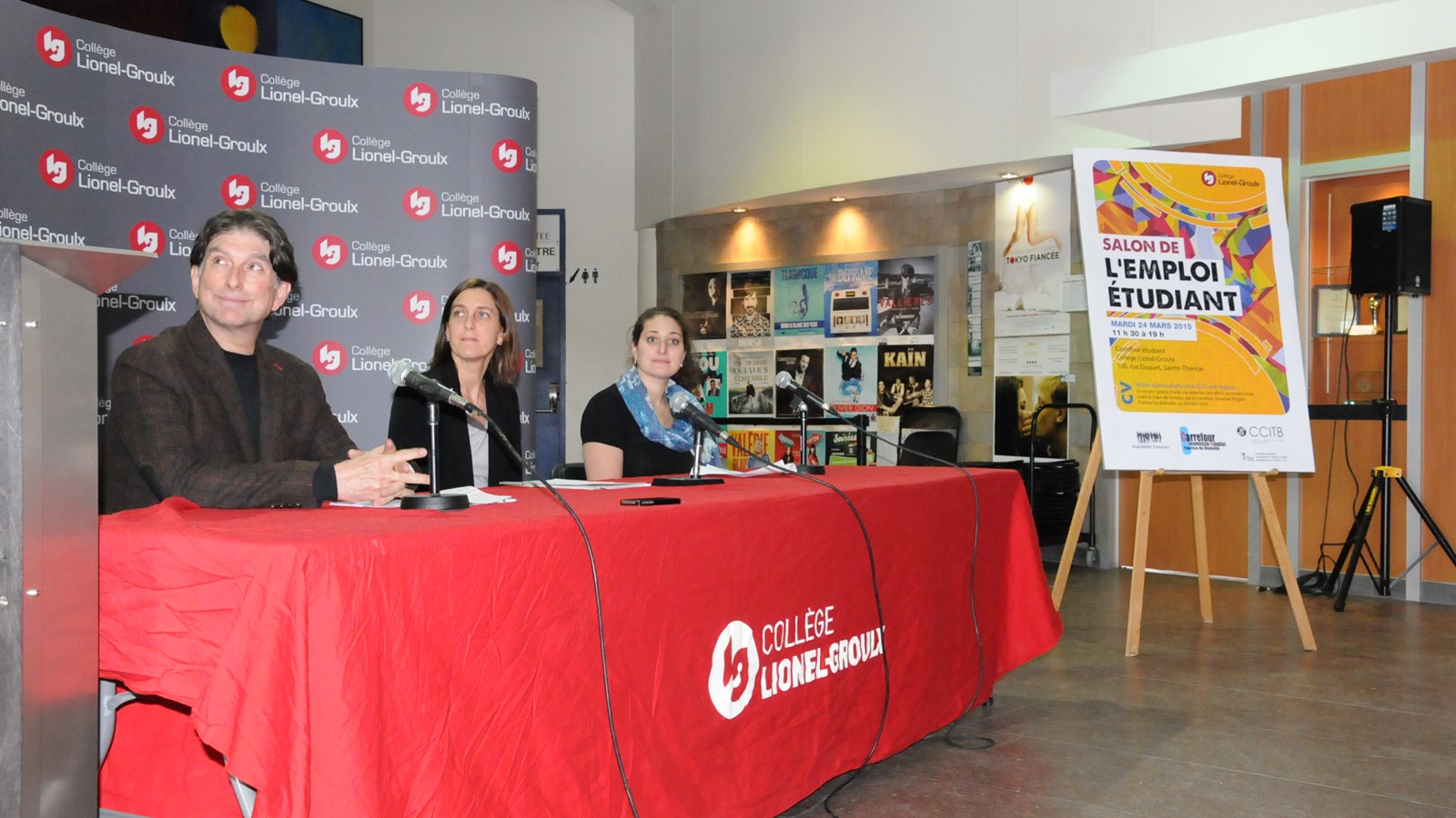 Le directeur général du Collège Lionel-Groulx, Michel Louis Beauchamp, la directrice générale du Carrefour Jeunesse-Emploi Thérèse-De Blainville, Nathalie Lachance, et la directrice générale de la Chambre de commerce et d'industrie Thérèse-De Blainville, Cynthia Kabis.
