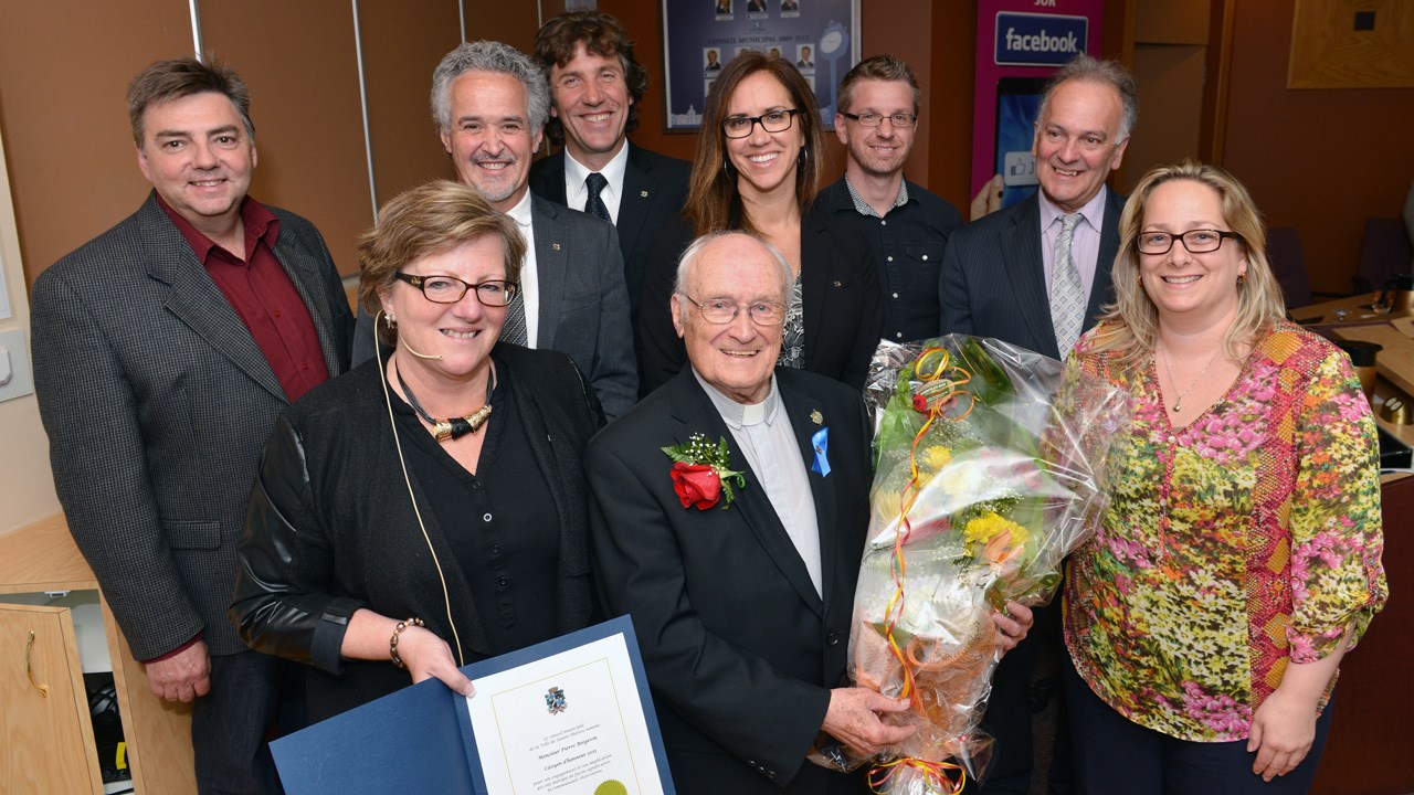 Sainte-Thérèse nomme le prêtre Pierre Bergevin Citoyen d'honneur 2015