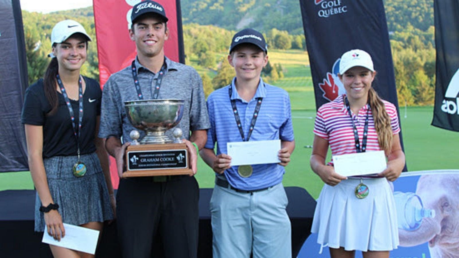 Laurence Lamer, Logan Boucher, Chad Huber et Lydia St-Pierre