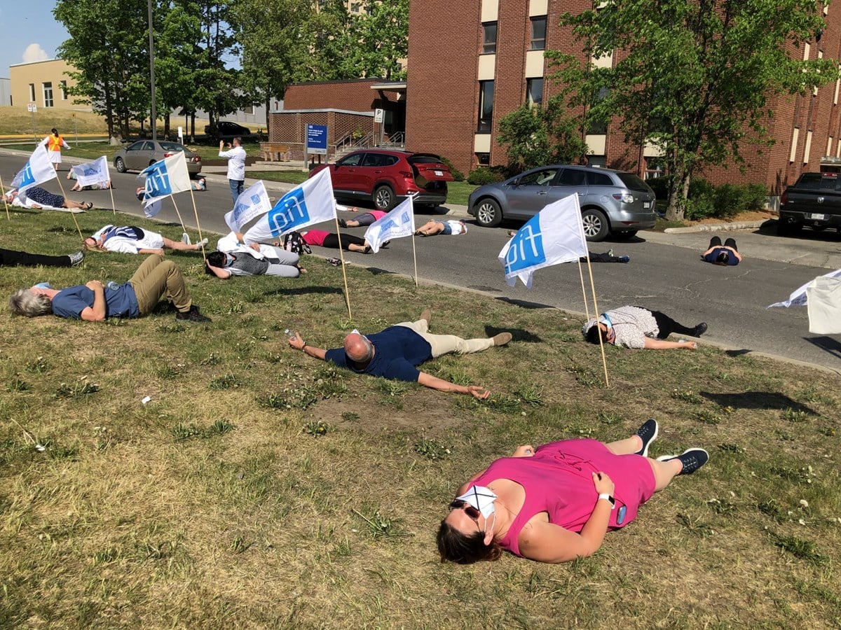 Manifestation à Saint-Jérôme: les professionnelles en soins des Laurentides « mortes de fatigue »