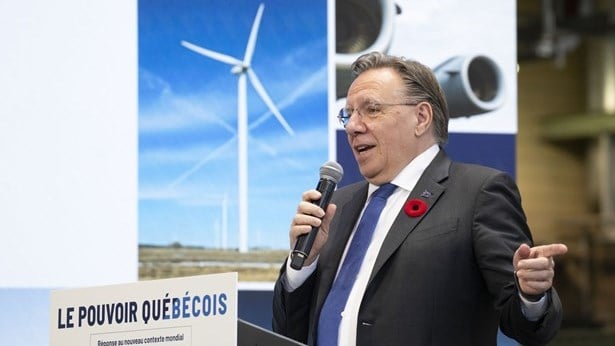 Manif au Centre Bell: François Legault invite les médecins à revenir à la table
