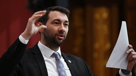 La CAQ impose un bâillon pour agrandir un dépotoir de déchets dangereux