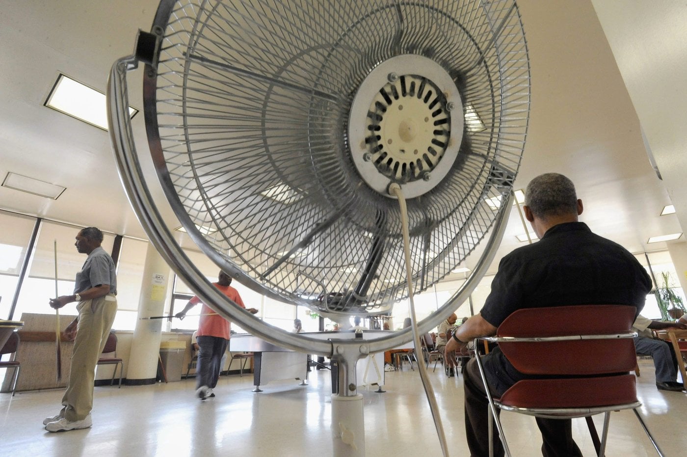 Aînés et chaleur: les ventilateurs sont presque toujours de mise au Québec
