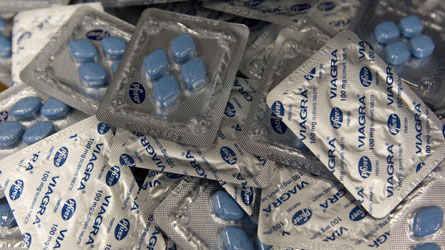 Les producteurs de faux savent comment inspirer confiance, a ajouté Pfizer. Leurs sites internet sont bien faits, ils offrent une ligne téléphonique efficace et portent beaucoup d'attention à la reproduction de l'emballage du médicament.