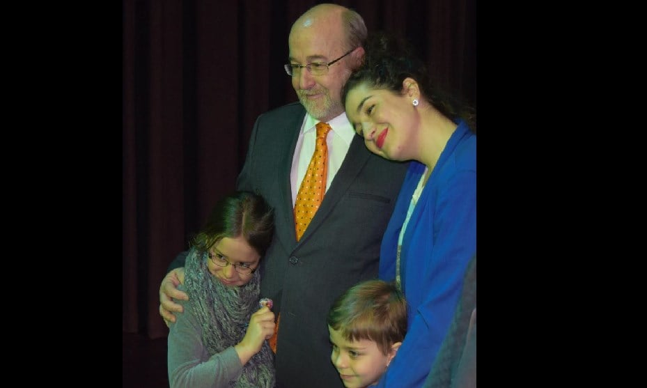 Le député François Pilon accompagné de Mariana Mazza et des ses petits-enfants Olivier et Chloé.