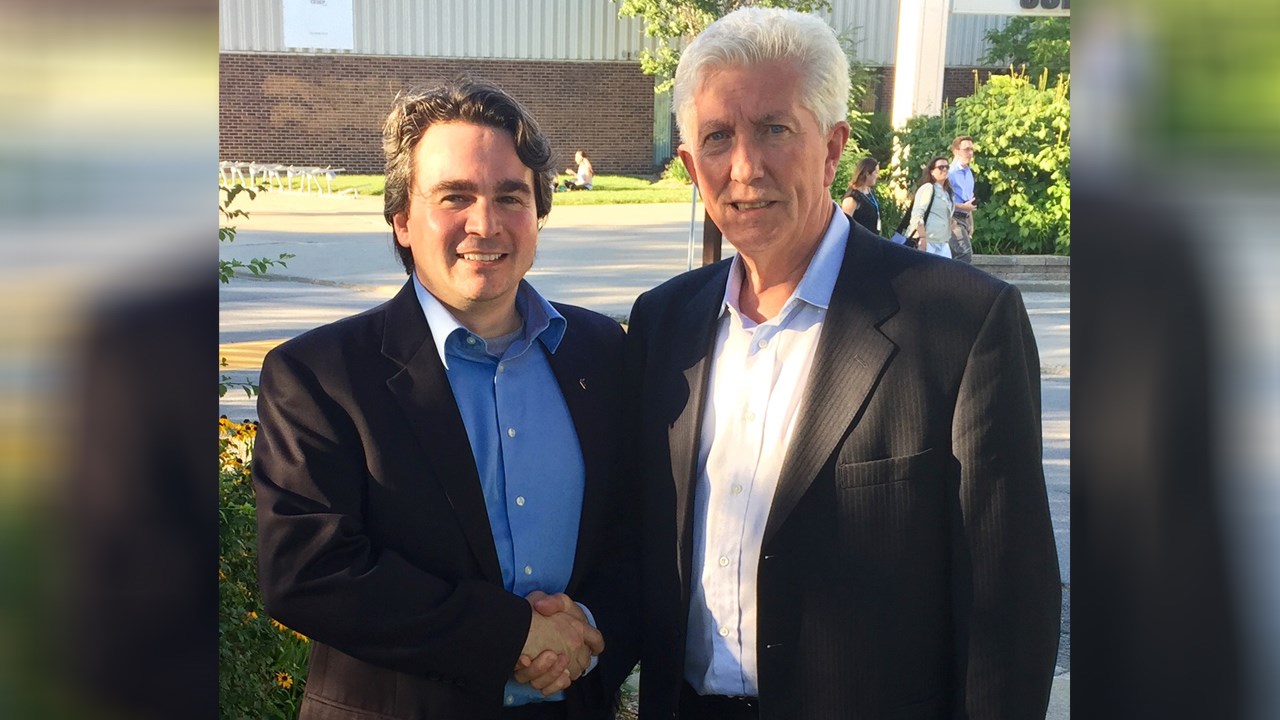 Le candidat du Bloc dans Marc-Aurèle-Fortin Patrice Jasmin-Tremblay dépose officiellement sa candidature