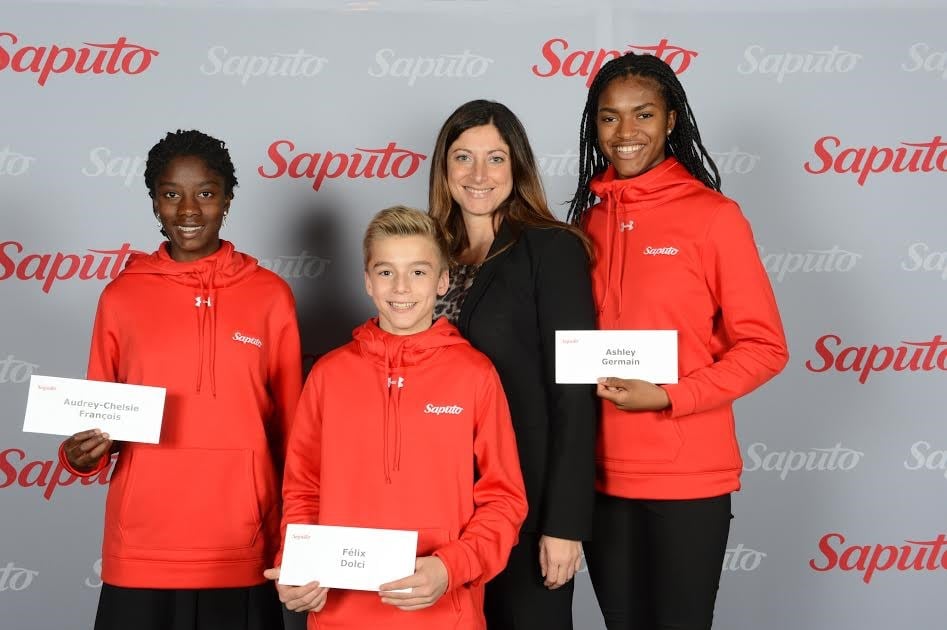 Audrey-Chelsie François, Félix Dolci et Ashley Germain en compagnie de Sandy Vassiadis, Vice-présidente, Communications corporatives chez Saputo