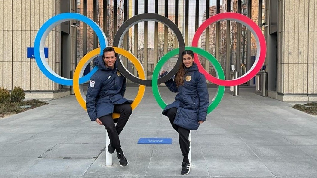 Simon Proulx-Sénécal et Tina Garabedian , lors des Jeux olympiques de Pékin.