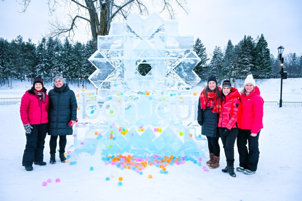 Tourisme Laval illumine l'hiver avec une immense sculpture de glace