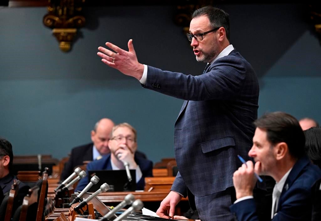 Roberge accepte de reporter la réforme de la carte électorale