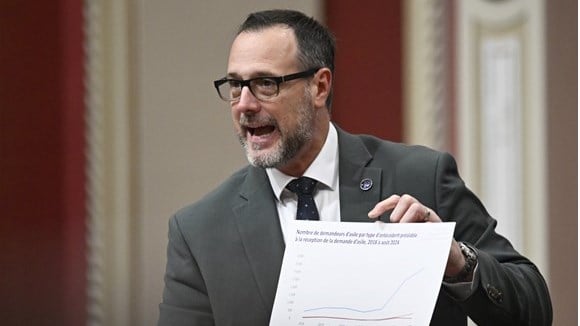 Québec interdira les signes religieux dans les CPE 