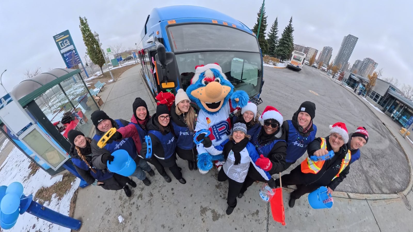 La STL récolte 1,5 tonne de denrées pour garnir les paniers de Noël
