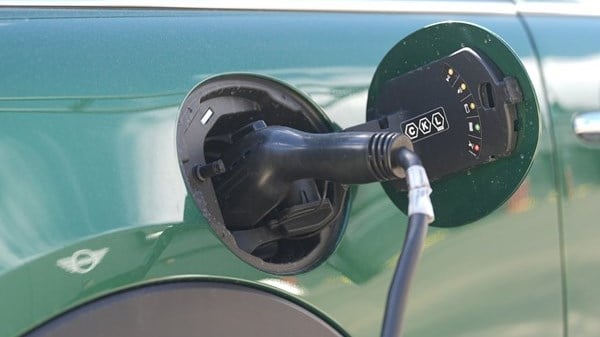 Véhicules électriques: hausse des ventes, mais baisse des intentions d'achat