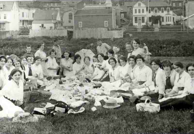 Pique-nique sur les iles en 1915