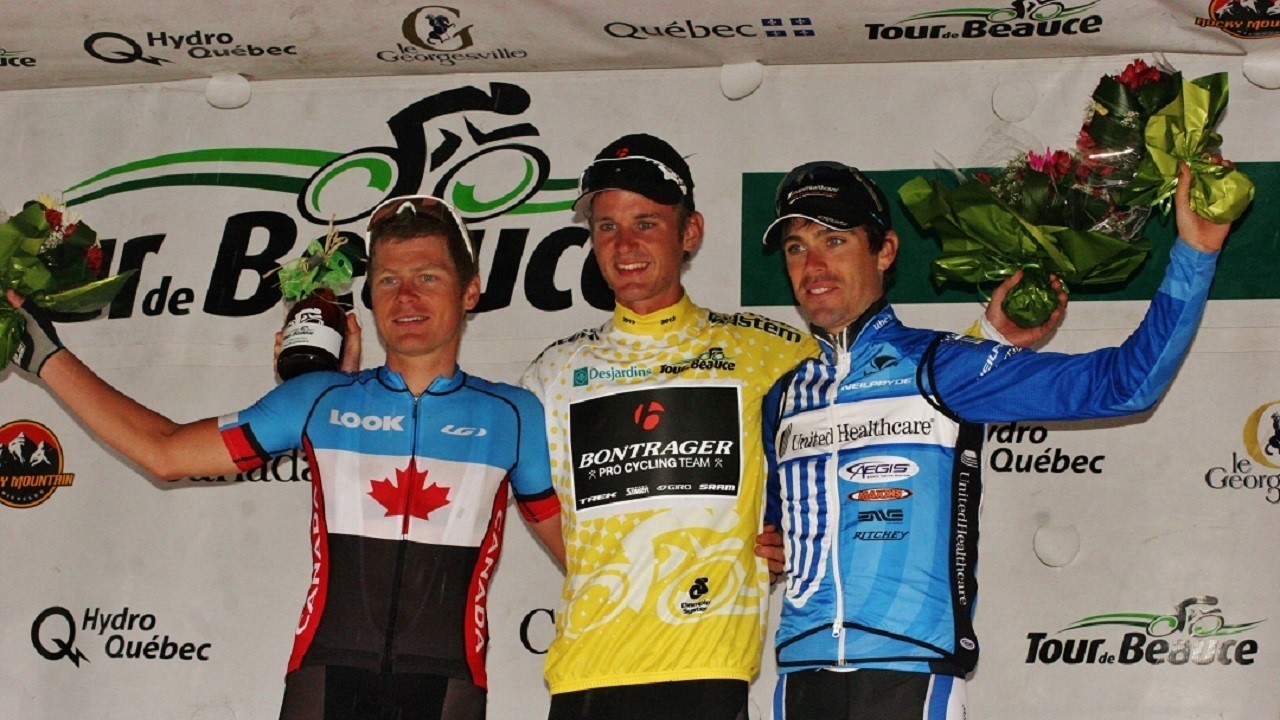 Nathan Brown est entouré de Christian Meier et de Philip Deignan