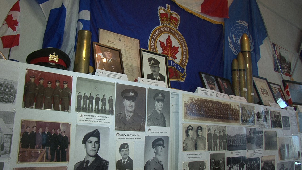 De nombreuses photographies, équipements militaires, lettres, textes et médailles ayant appartenu aux militaires beaucerons au cours de divers conflits sont exposés au Centre culturel Marie-Fitzbach.