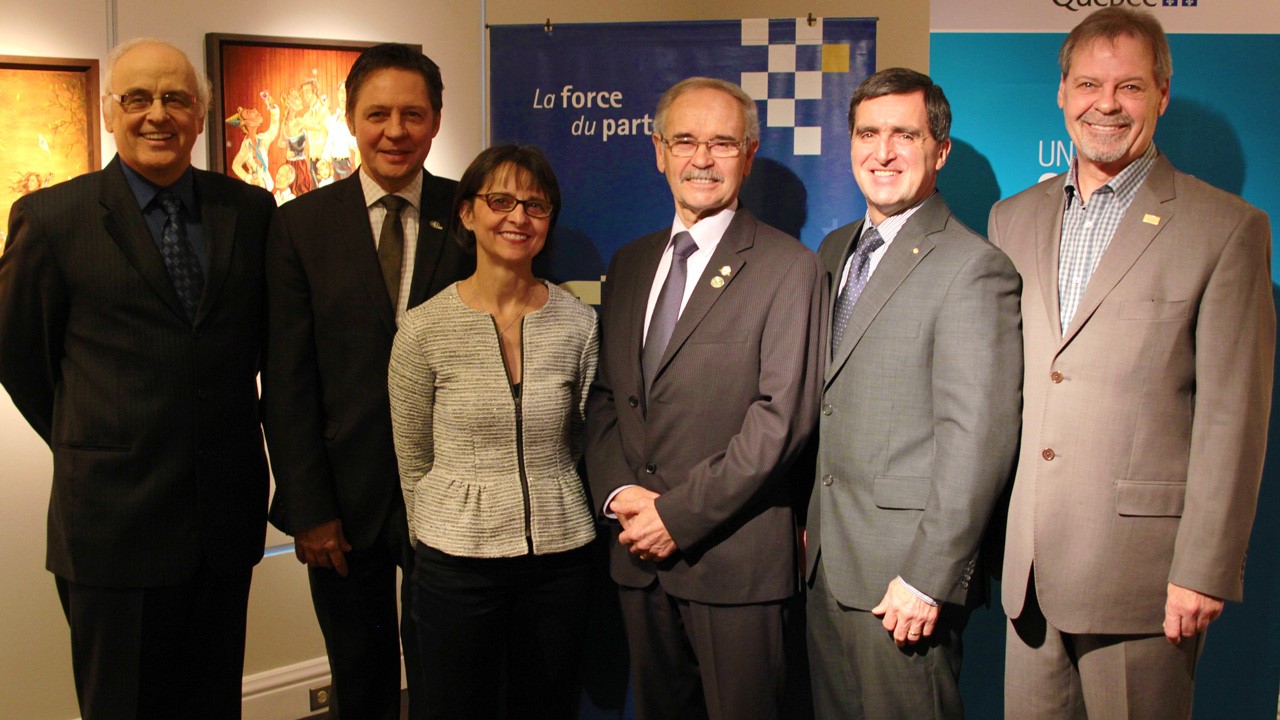 Cette nouvelle entente est rendue possible grâce à de nombreux partenaires. Sur la photo, de gauche à droite: Raymond Fortin, associé chez Raymond Chabot Grant Thornton, Daniel Chaîné, DG du CLD Robert-cliche, Nicole Champagne, directrice régionale Chaudière-Appalaches du Ministère de la Culture et des communications, Jean-Rock Veilleux, préfet de la MRC Robert-Cliche, Claude Lambert, DG des caisses Desjardins Beauce-Centre, André Spénard, député de Beauce-Nord.