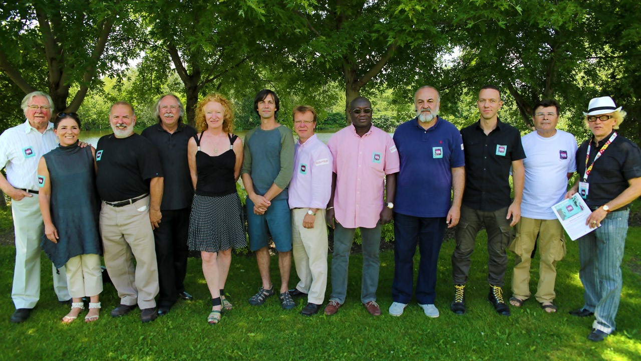 Les artistes de l’International de sculpture 2014, de gauche à droite : Karl Dufour, Ikram Kabbaj, Marc Fugère, Michel Goulet, Pascale Archambault, Yann Farley, Paul Duval, Siriki Ky, Pierre Karam, Yann Normand, André Bénéteau, en compagnie de Joseph-Richard Veilleux.