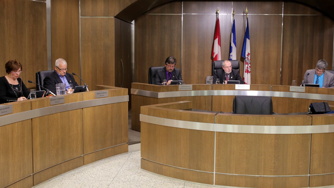 La Ville de Saint-Georges a reçu deux chèques totalisant 10 000 $ de la part du ministère de la Culture et des Communications.