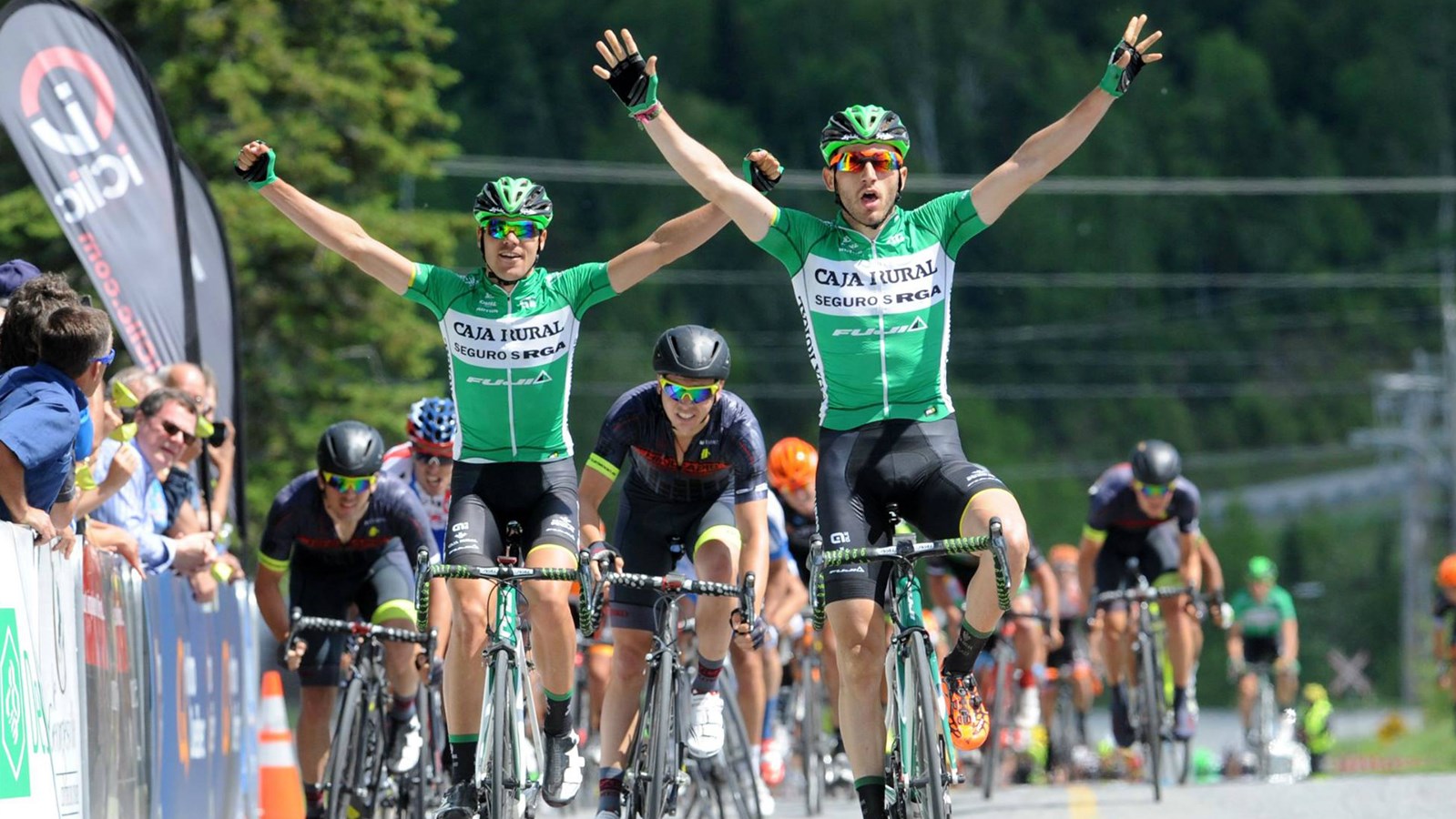 Le cycliste Carlos Barbero et Eduard Prades, de l'équipe Caja Rural-Seg,uros RGA ont terminé respectivement premier et deuxième aujourd'hui.