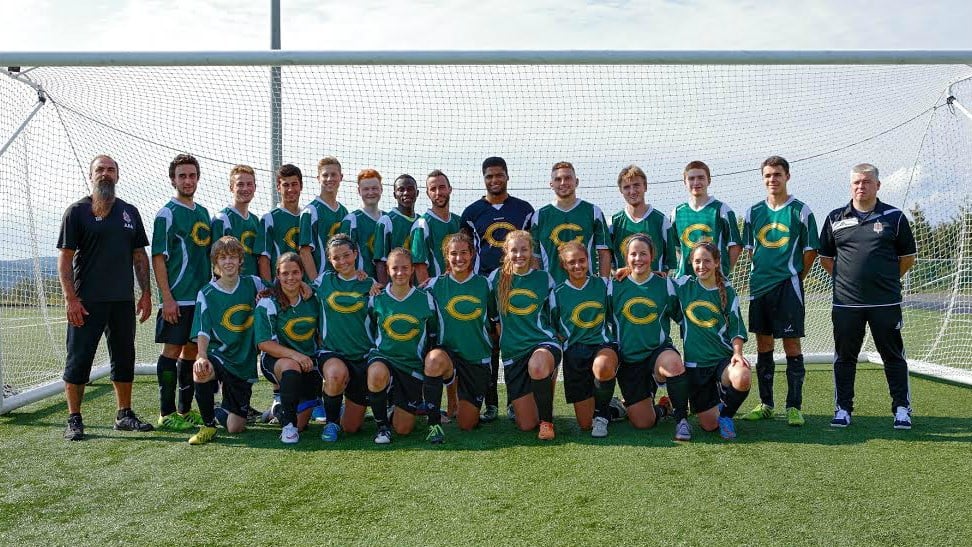 Les Condors sont invaincus au premier tournoi de soccer mixte