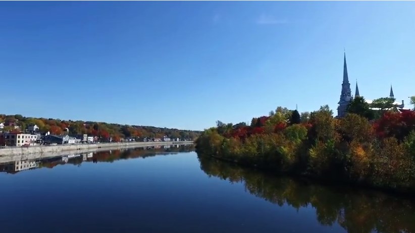 Normand DeLessard présente le paysage automnal de Saint-Georges
