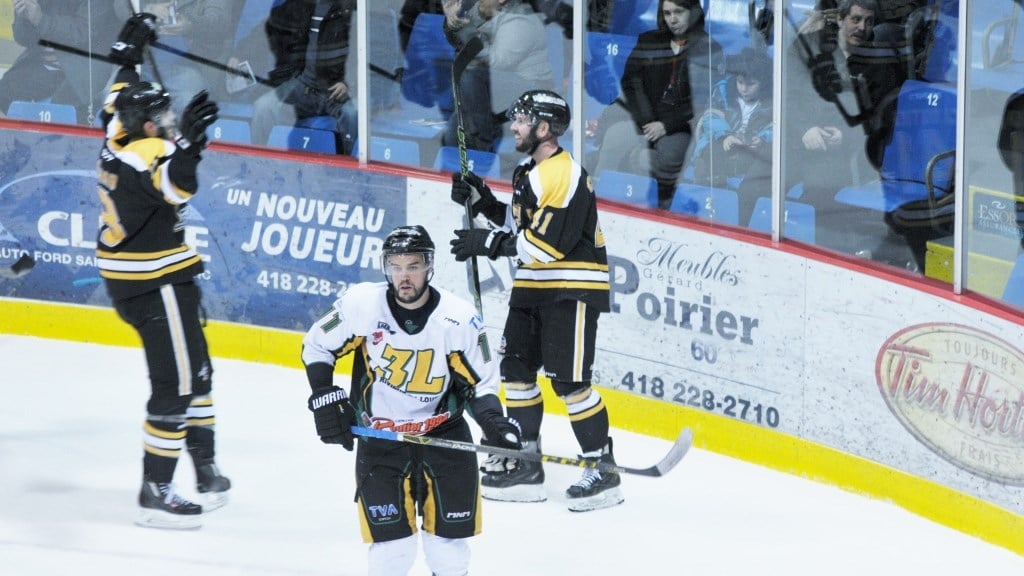 Kevin Cloutier devient le meilleur marqueur de l'histoire dans une défaite