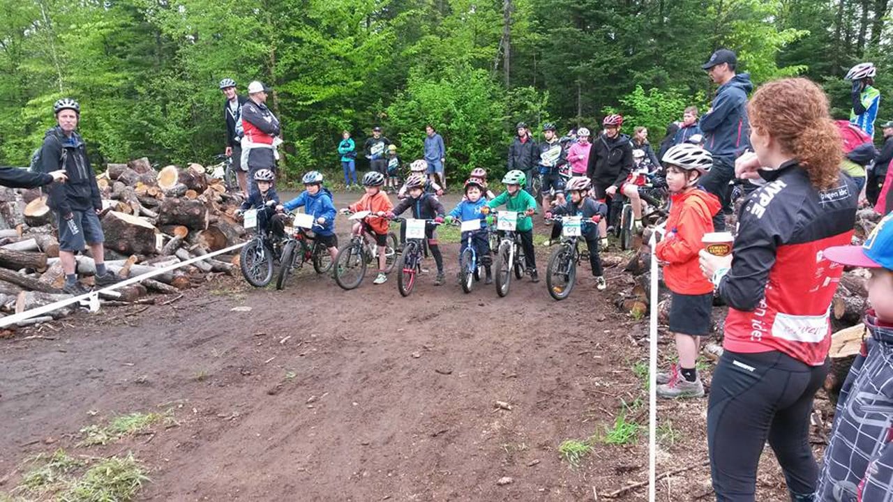 Une première course pour les cyclistes du Club vélo Savard de Sainte-marie