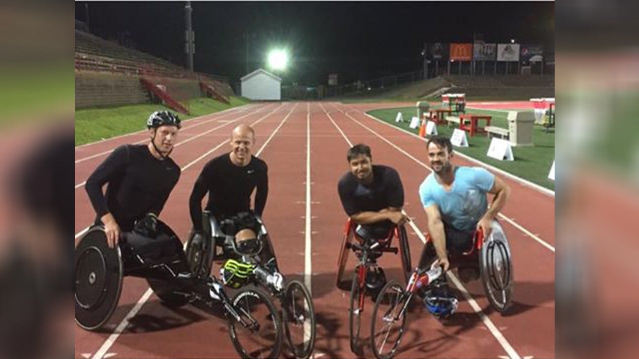 Tristan Smith, Alexandre Dupont, Curtis Thom et Jean-Philippe Maranda (de gauche à droite) ont abaissé le record canadien de 19 centièmes de seconde à l'épreuve de la course à relais quatre fois 400 m.