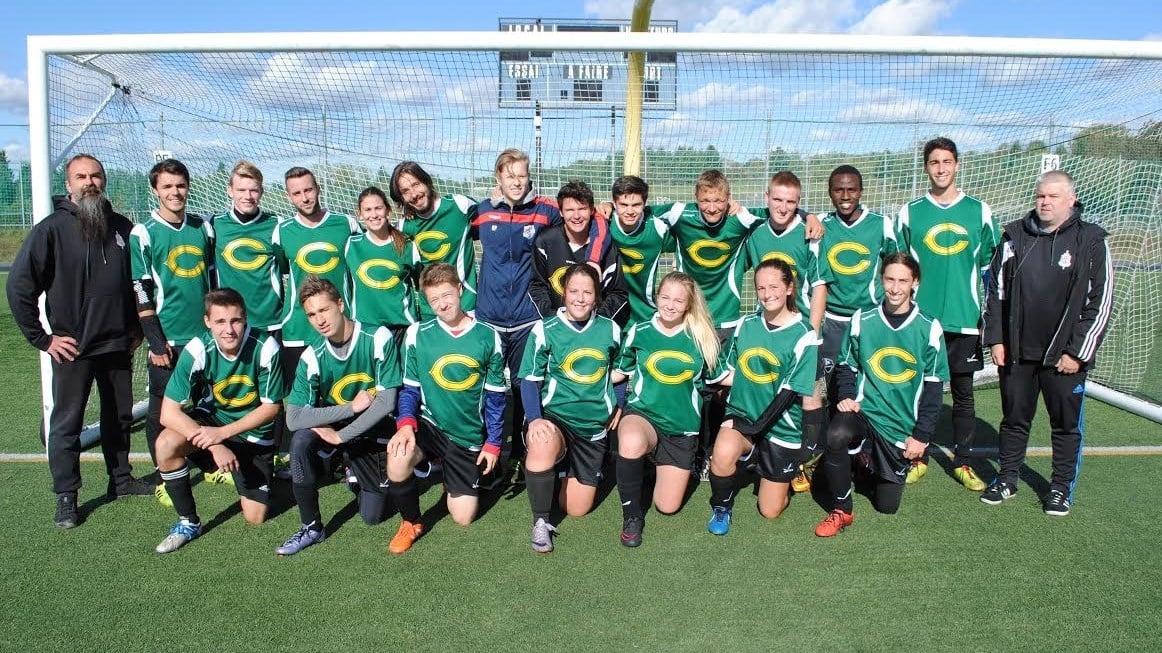 Les Condors s'approchent du deuxième rang au soccer mixte