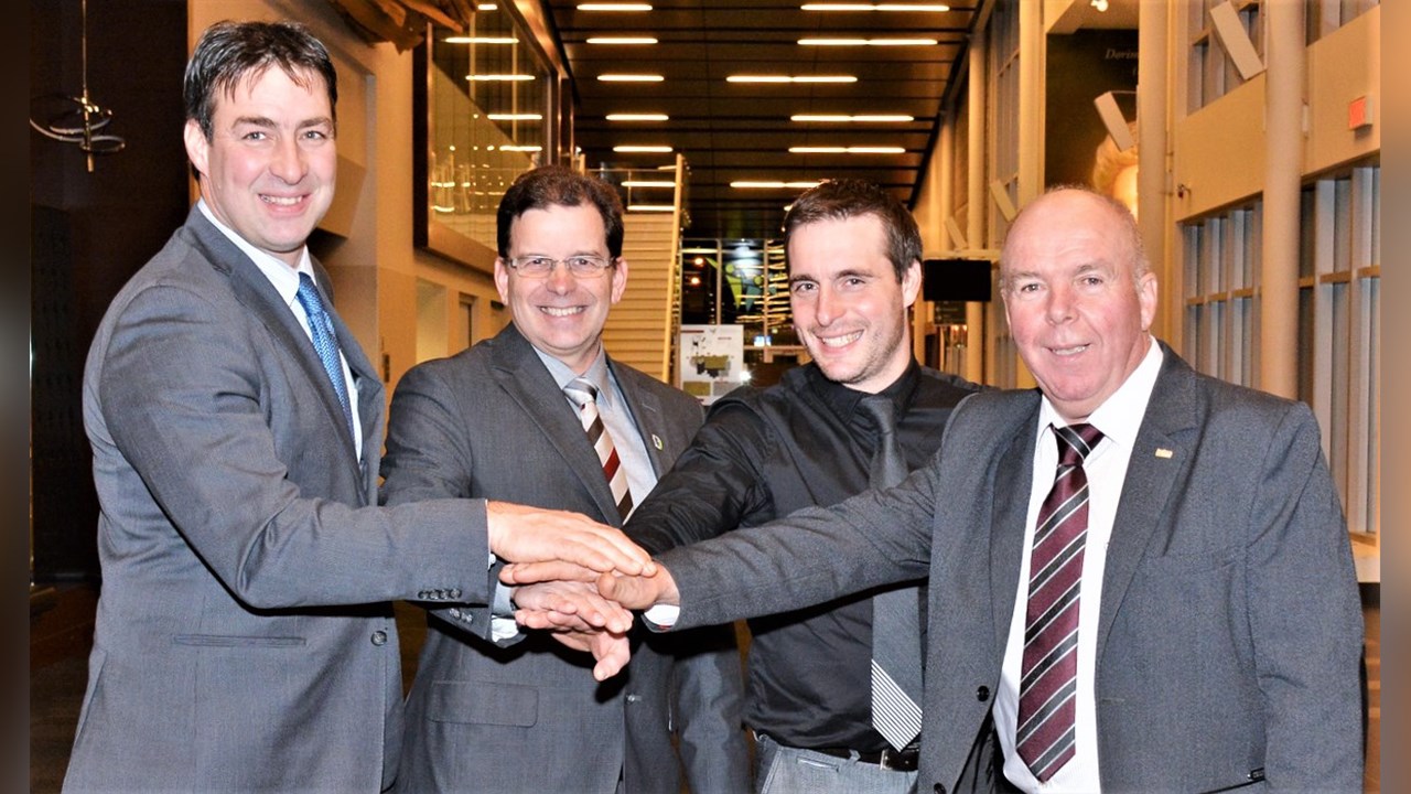 Marco Gagné, président de La Coop Seigneurie, Denis Lévesque, président du Groupe coopératif Dynaco, Olivier Corriveau, président de La Coop Rivière-du-Sud et Richard Dion, président de La Coop Unicoop. 