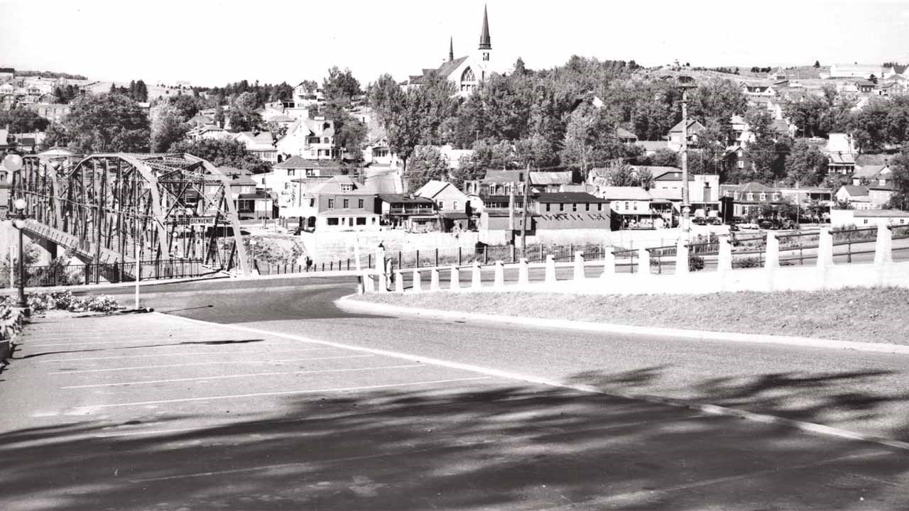 Dans cette capsule d'Hier à aujourd'hui avec Normand DeLessard, Normand présente des images de la ville de Saint-Georges en 1959.