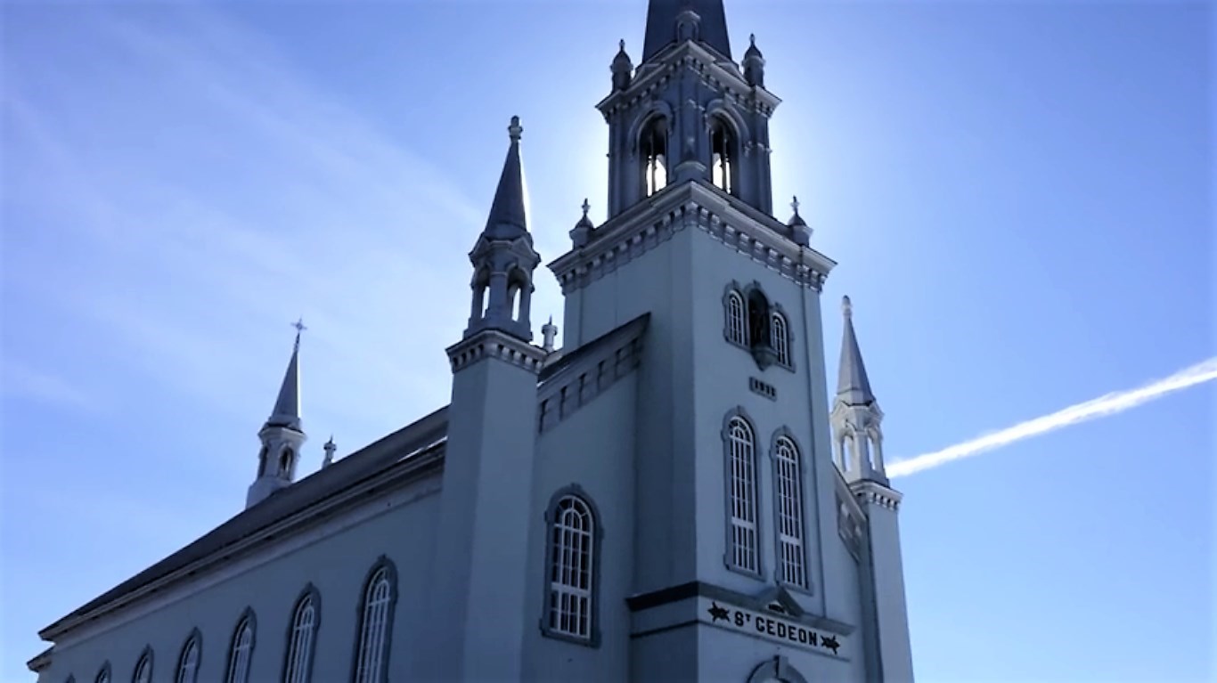 Normand DeLessard présente des images de l'Église de Saint-Gédéon en 2017.