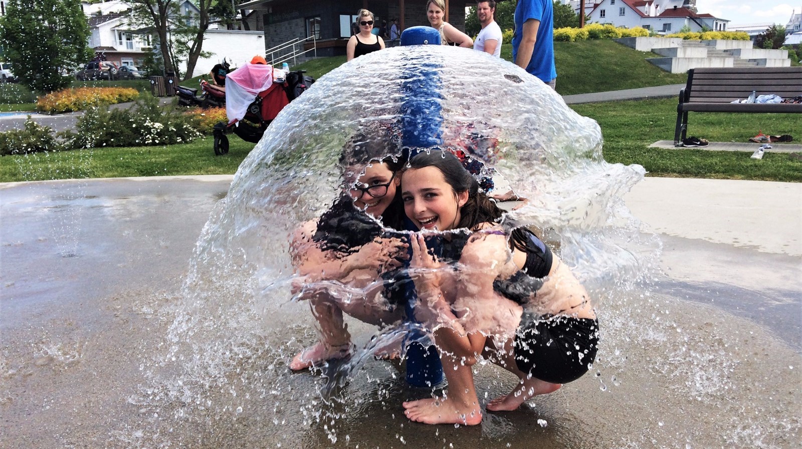 Normand DeLessard présente des images des jeux d'eau de Saint-Joseph en 2017.