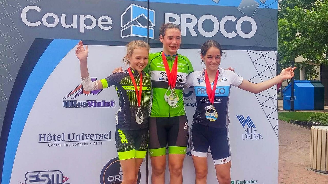 Évelyne Lacasse, du club cycliste Vachon Subaru Beauce en tête du classement général