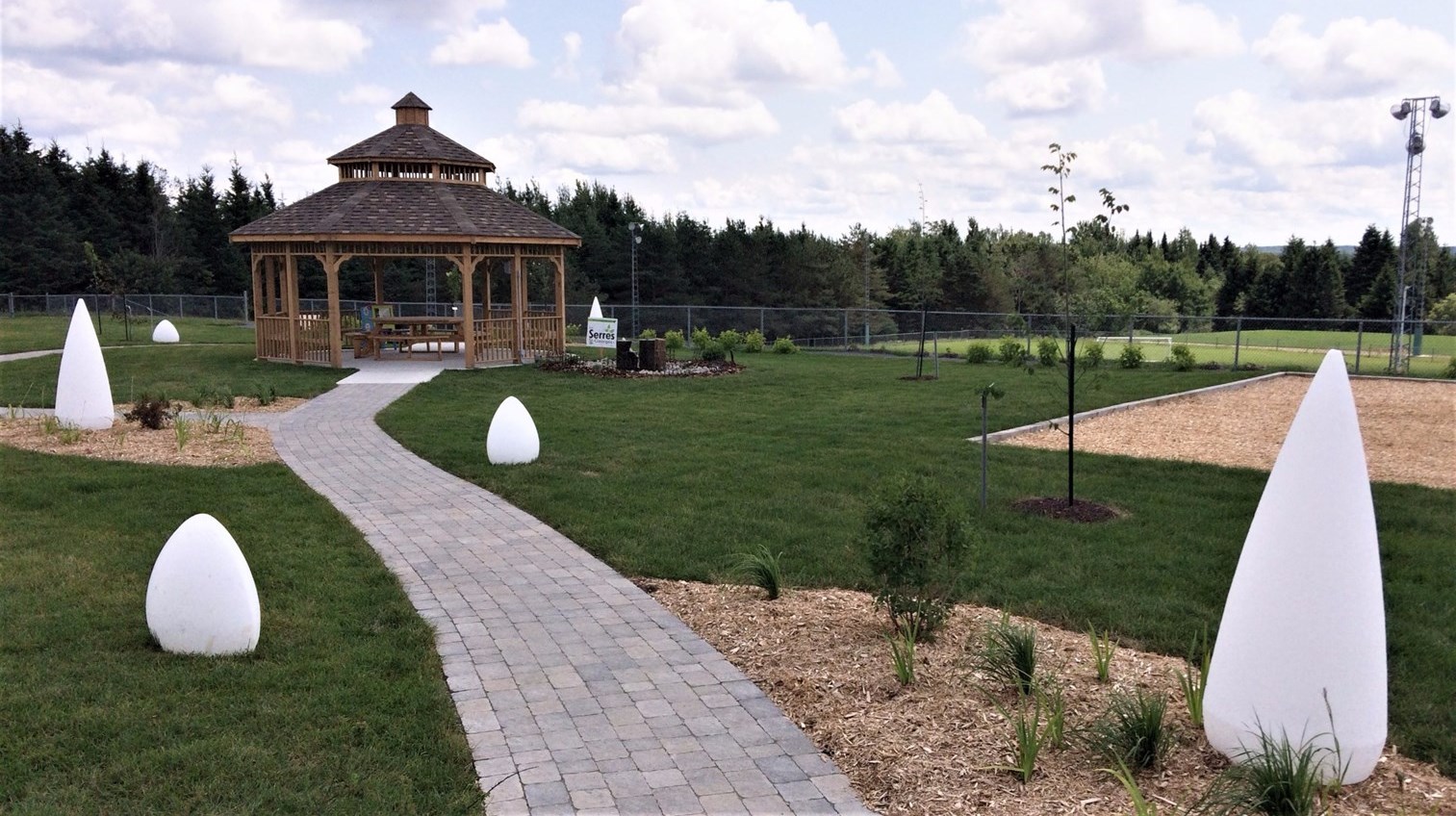 Dans cette capsule d'Hier à aujourd'hui avec Normand DeLessard, Normand présente le nouveau parc municipal de Saint-Zacharie, inauguré en juillet 2017.