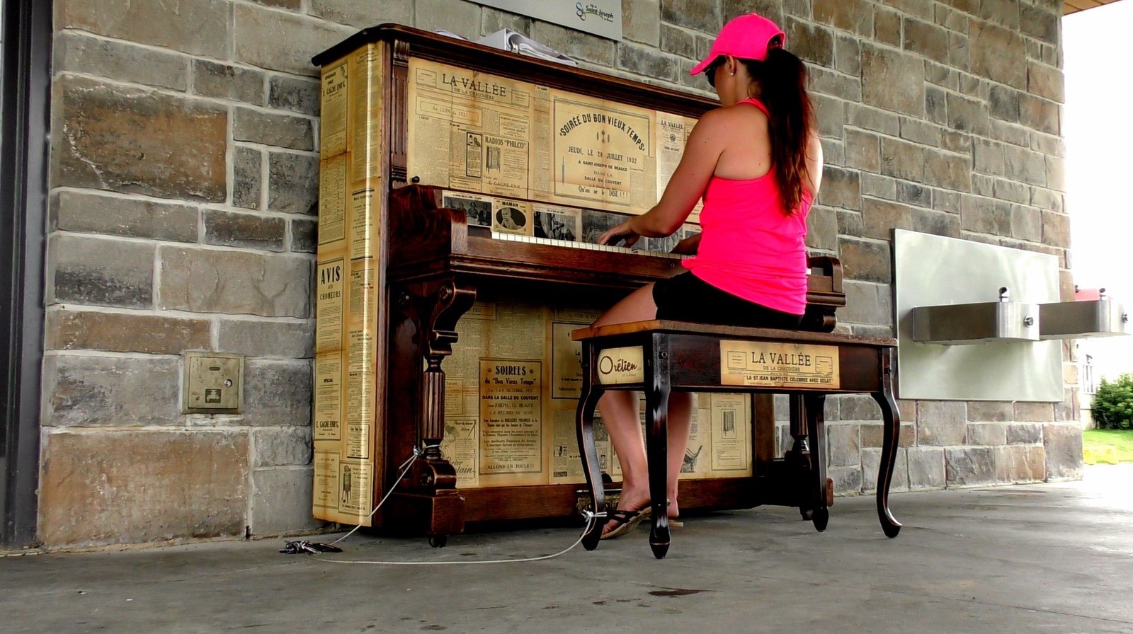 Dans cette capsule d'Hier à aujourd'hui avec Normand DeLessard, Normand présente le piano urbain de Saint-Joseph de Beauce.