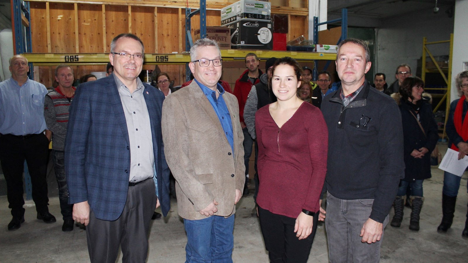 De gauche à droite : M. Luc Berthold, député fédéral de Mégantic–L’Érable et porte-parole de l’Opposition officielle en agriculture; M. Sylvain Bourque, 2e vice-président de la Fédération de l’UPA de la Chaudière-Appalaches; Mme Stéphanie Ruel, productrice laitière de Saint-Ferdinand-d’Halifax et M. Bruno Cyr, président de Producteurs de lait de Chaudière-Appalaches-Sud.